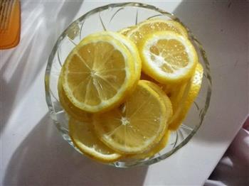 自制美容养颜柠檬蜂蜜水的做法图解1