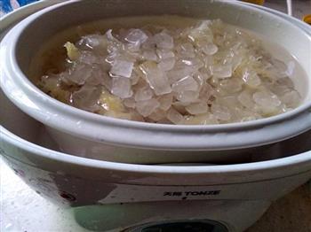 桃胶皂米银耳汤的做法步骤5