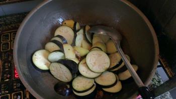 土豆烧茄子的做法步骤2