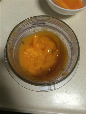 芒果牛奶棒冰的做法步骤1