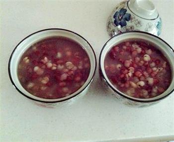 简约版红豆薏米粥  炝拌金针菇的做法图解1