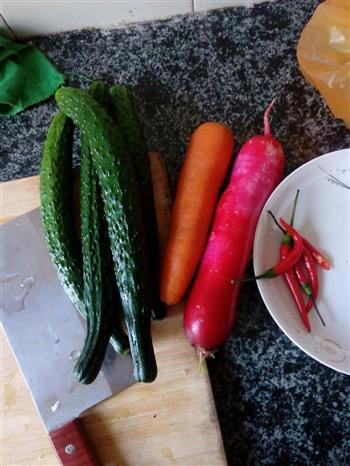 腌黄瓜，泡菜黄瓜的做法步骤1