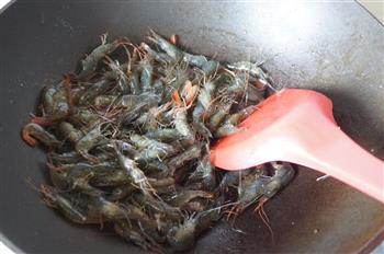老妈的拿手小菜，销魂河虾圆舞曲-油爆河虾的做法步骤3