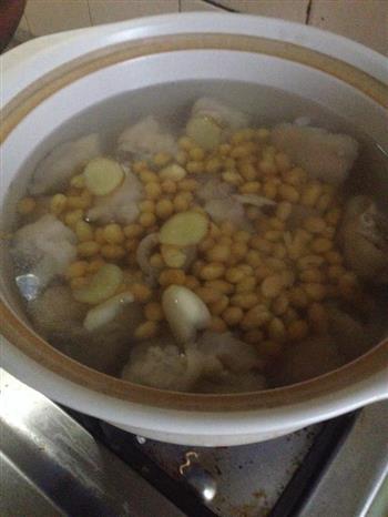 猪脚黄豆汤的做法步骤4