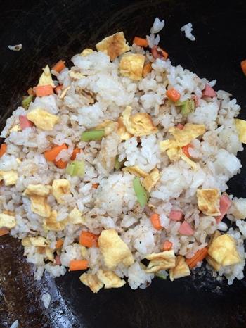 蔬菜炒米饭的做法图解2