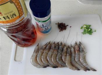 椒香盐水虾的做法步骤5
