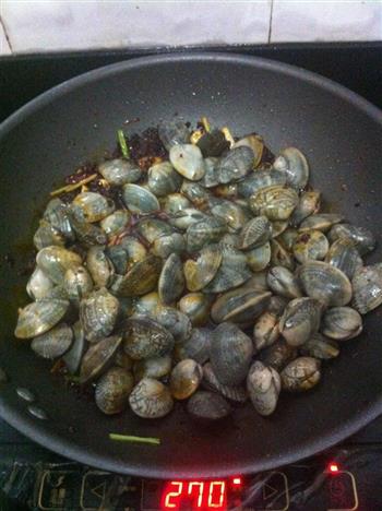 水煮花蛤的做法步骤3