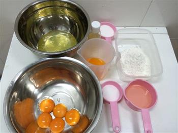 奶油水果生日蛋糕的做法步骤1