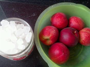 糖水桃子的做法步骤1
