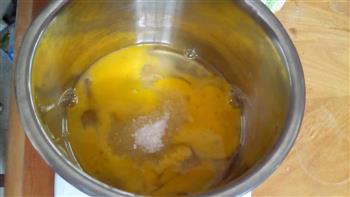 菜谱名称全蛋蜂蜜马芬杯的做法步骤1