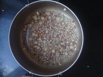 薏米芡实红豆银耳羹 高蛋白美容健脾又减肥的做法图解2