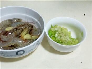 砂锅鲜虾粥的做法图解2