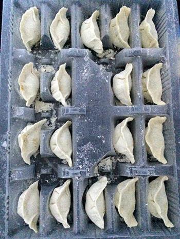 自制香菇肉陷速冻水饺的做法图解11