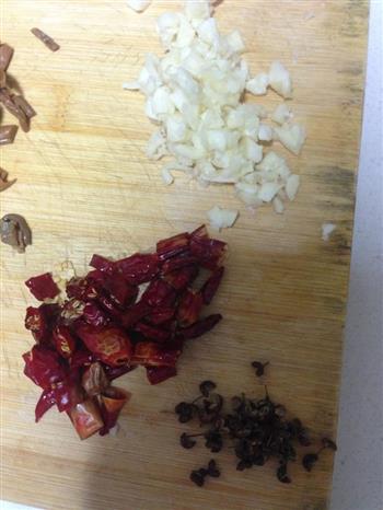 酸豇豆蕨菜炒肉末的做法图解1