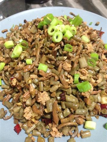 酸豇豆蕨菜炒肉末的做法步骤6