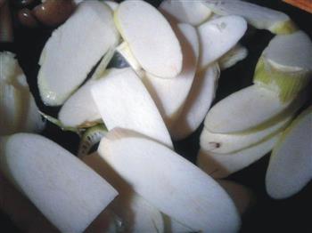 虫草花豆瓣炒茭白的做法步骤5