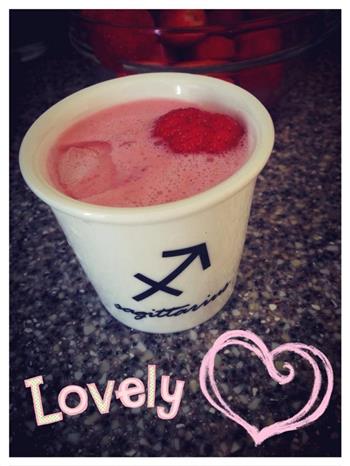 夏日冰饮草莓酸奶昔的做法步骤3