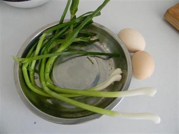 青蒜鸡蛋炒面的做法步骤1