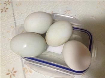 秘制五香咸鸭蛋的做法步骤2