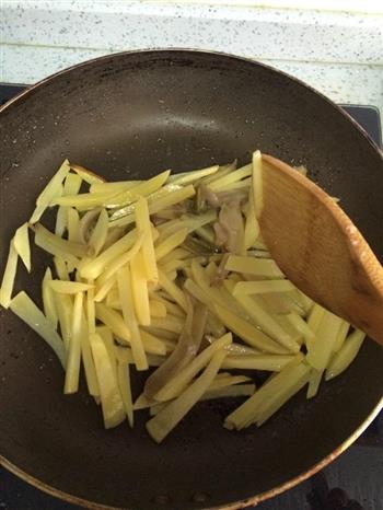 土豆丝榨菜炒饭的做法步骤4