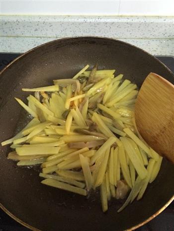 土豆丝榨菜炒饭的做法步骤5