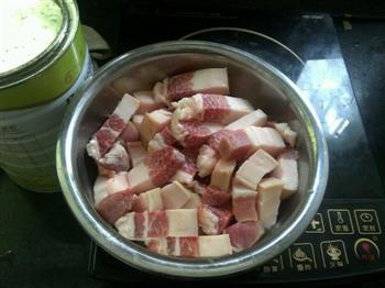 川味土豆红烧肉的做法步骤1