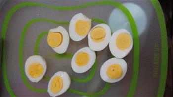 魔鬼蛋—鱼籽酱鸡蛋沙拉的做法步骤2