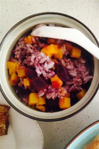 五香煎刀鱼+西红柿鸡蛋汤+南瓜紫薯米饭的做法步骤3
