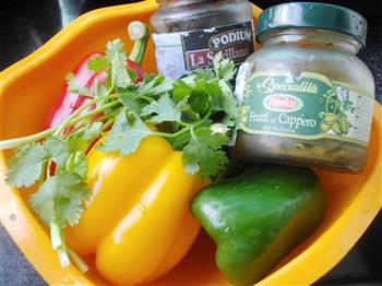 餐前开胃-烤彩椒橄榄沙拉的做法步骤1