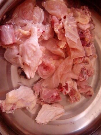 香菇炖鸡肉汤的做法步骤1