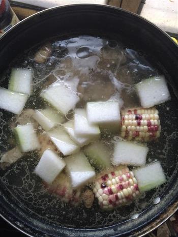 冬瓜玉米排骨汤的做法步骤3