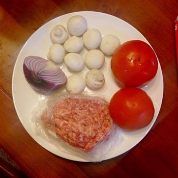 番茄蘑菇肉酱意面的做法步骤2