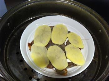 创意蒸菜-土豆片躺大虾的做法图解1