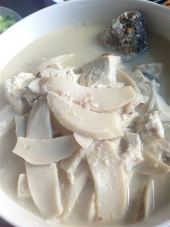 菌菇豆腐煲鲫鱼汤的做法步骤12