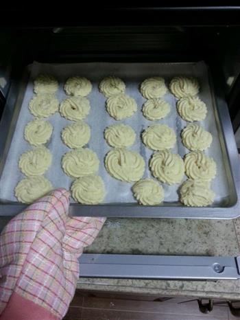 第一次做黄油曲奇饼干的做法步骤4