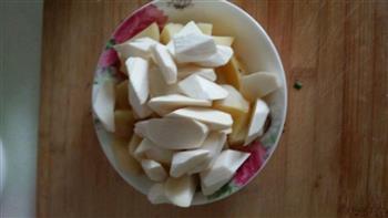 红烧土豆茭白的做法步骤1