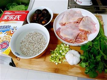 生菜薏仁脆片鸡松的做法步骤1