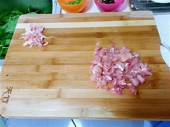 生菜薏仁脆片鸡松的做法图解3
