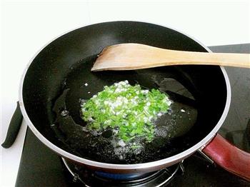 生菜薏仁脆片鸡松的做法步骤5