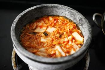 韩式辣白菜豆腐火锅的做法图解1