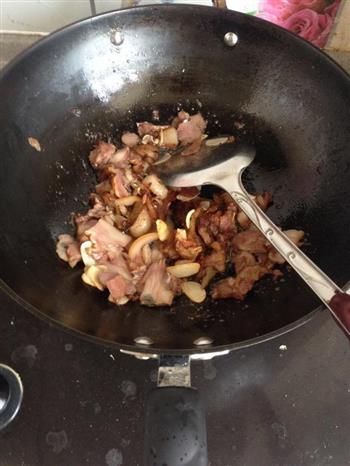 辣白菜炒猪头肉的做法步骤4