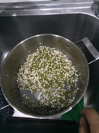绿豆薏米汤的做法图解1