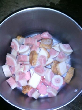 炸薯条 鱼豆腐 虾卷 小火腿的做法步骤2
