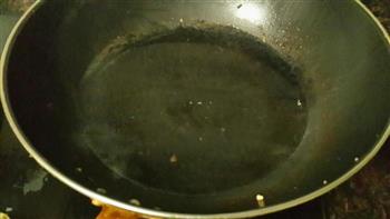 生蚝淡菜酸菜汤的做法步骤1
