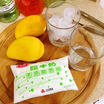 芒果酸奶奶昔的做法步骤1