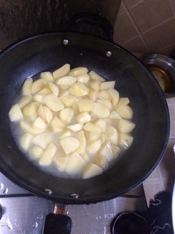 红烧土豆块的做法步骤1