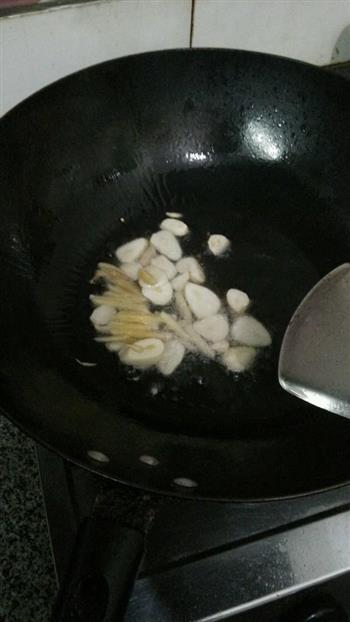 乡里腊肉炒蒜苔的做法步骤3