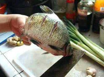 红烧鳊鱼的做法步骤3