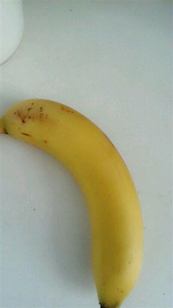 香蕉牛奶-口味不亚于宾格瑞的呦的做法图解1