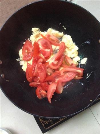 西红柿鸡蛋捞面的做法步骤2
